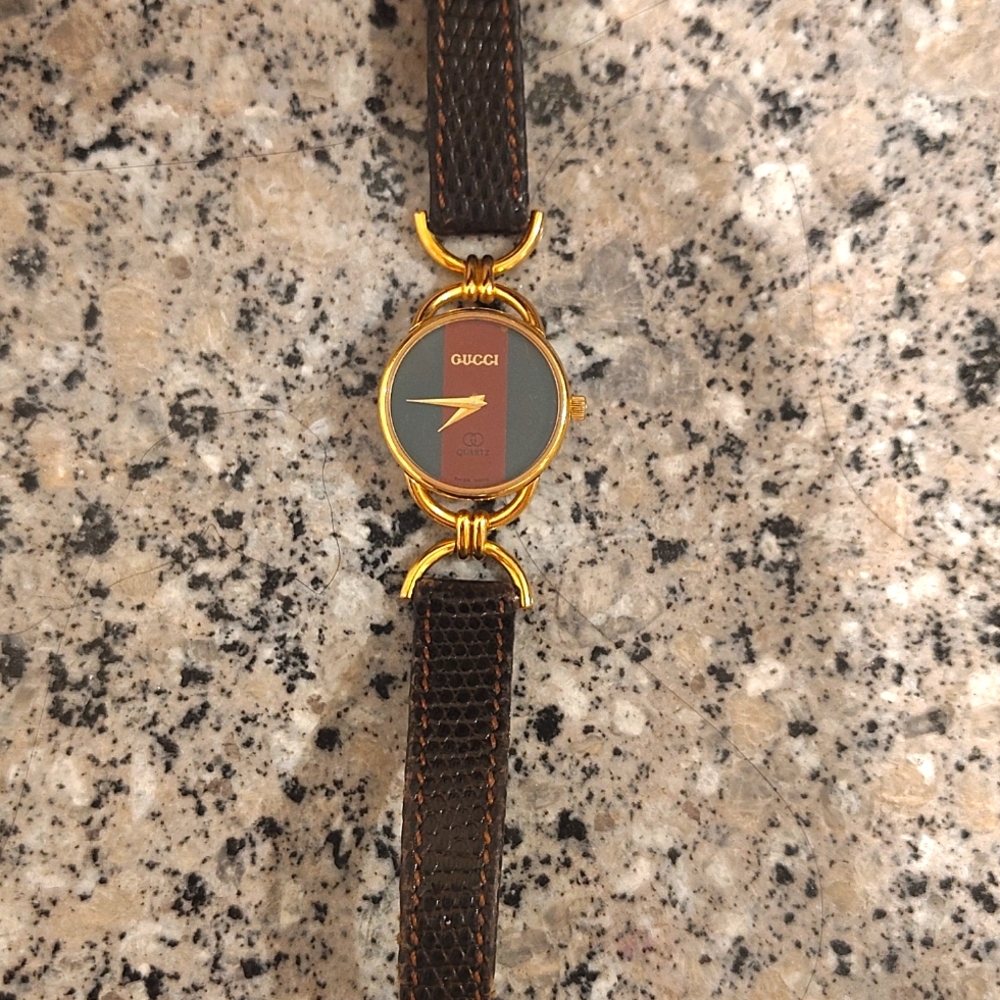 GUCCI 6000.2.L Roman Numeral Dial Watch
